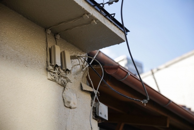 地元のケーブルテレビを別で契約すると毎月の固定費が二重になる