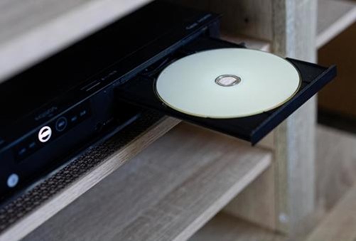 専用チューナー不要で市販の機器でそのまま録画できる